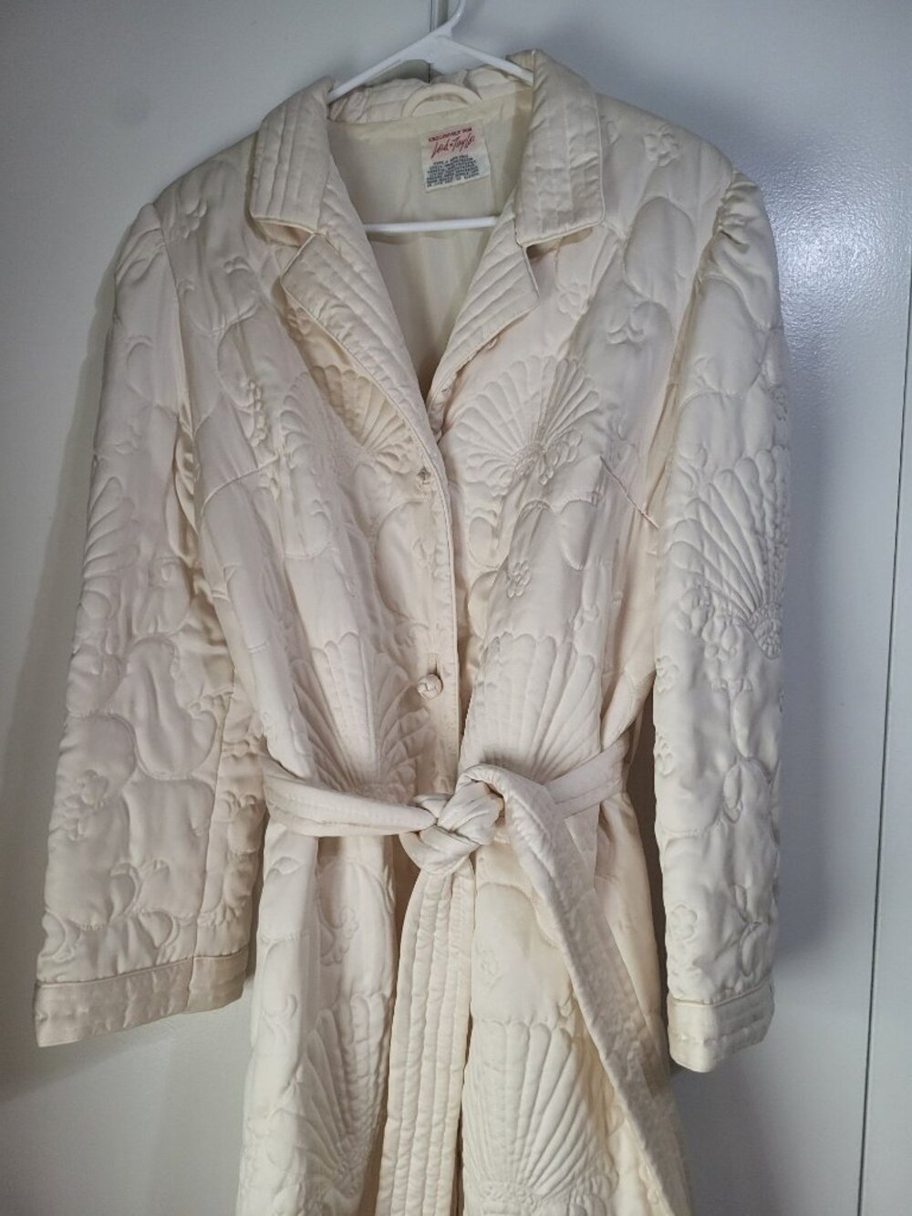 Vintage Lord & Taylor Cream Quilted Robe Housecoat Hollywood Seashell LG Prop